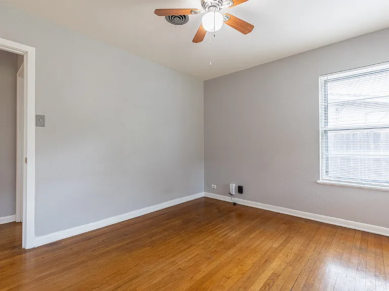 422 Sandalwood Ln — Photo 21