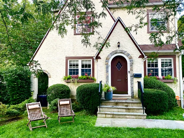 28 Central Dr, Bronxville, NY 10708