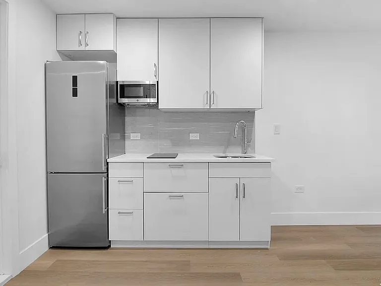 21 Polhemus Pl #3F — Photo 4