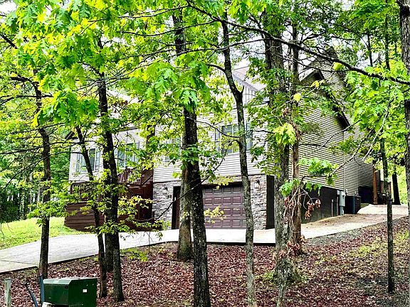 5th image of 122 Crest Dr