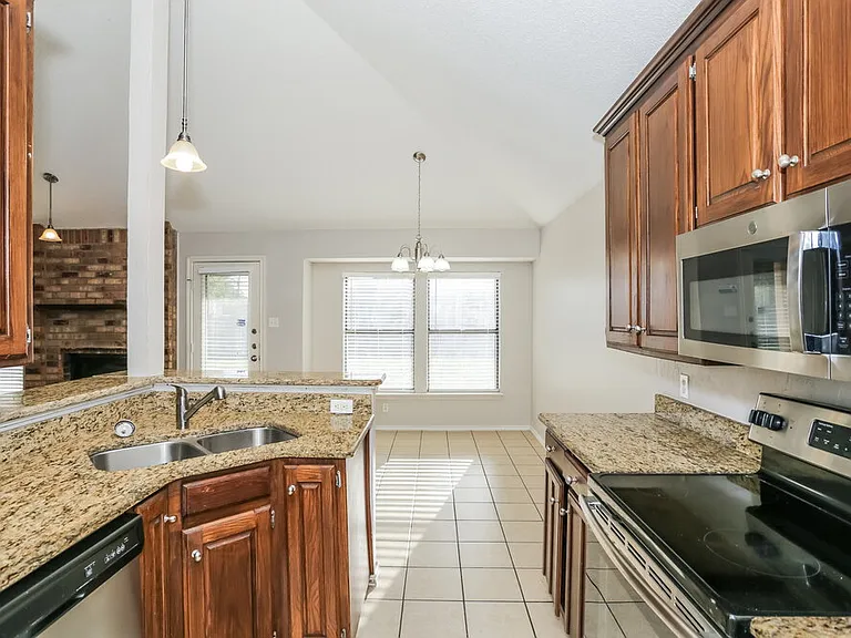 617 Parkview Dr — Photo 9