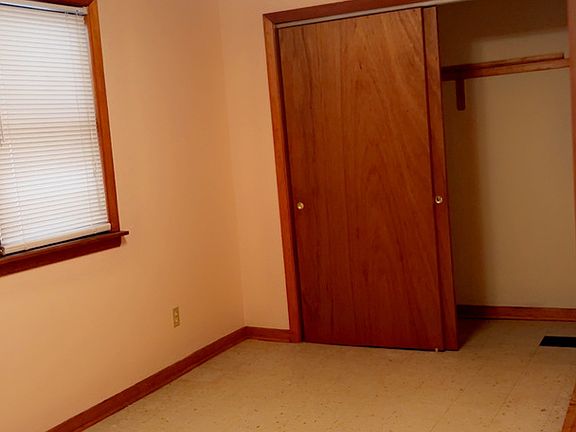 4th image of 2163 N Rockwell St