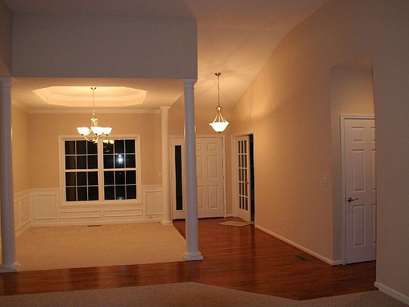 Foyer/Dining Room