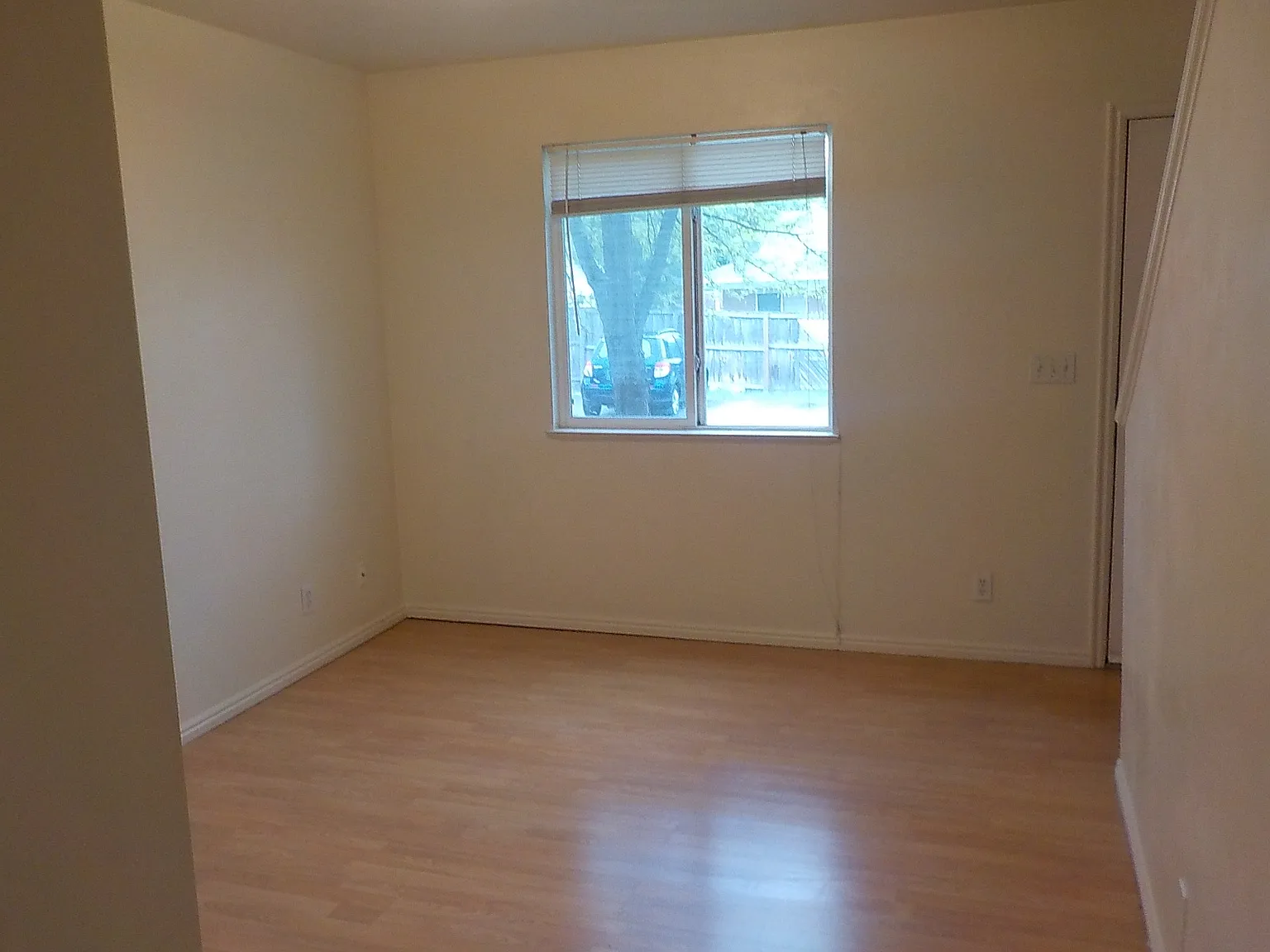 2 bed, 1.5 bath, 999 sqft, $1,250 — Photo 4