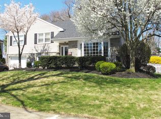 341 Boxwood Ln, Cinnaminson, NJ 08077