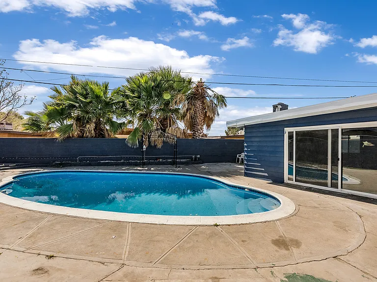 442 Lightcap St — Photo 3