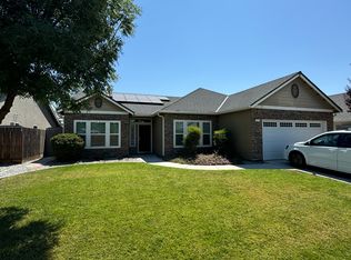 1273 N Cogswell Pl, Hanford, CA 93230