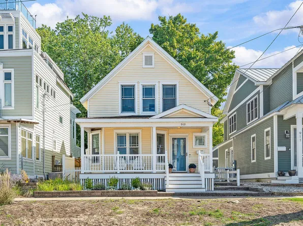 909 Lions Park Dr, Saint Joseph, MI 49085