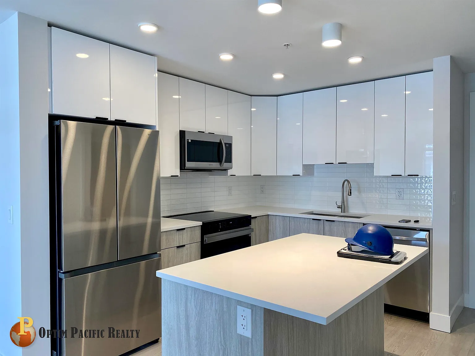 2 bed, 678 sqft, $1,950 — Photo 1