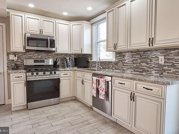 5th image of 1334 Yerkes St
