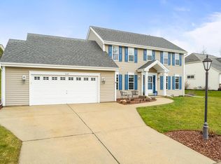 1682 Hunter Rd, Waukesha, WI 53189