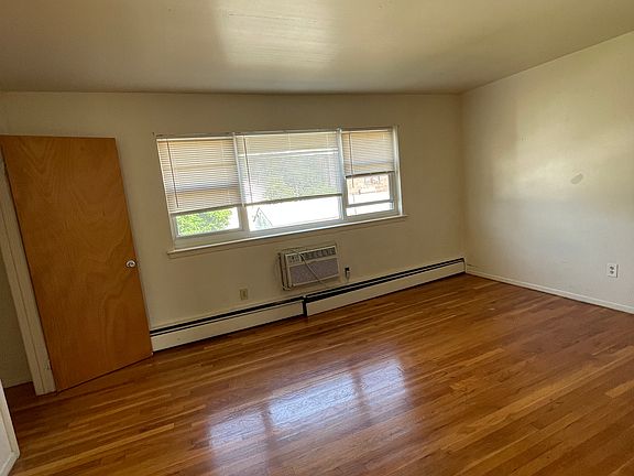 2nd image of 84 Essex St APT 2B