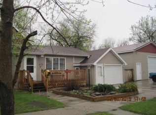 1117 3rd St, Langdon, ND 58249