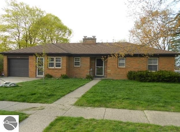 1st image of 916 W Orange St