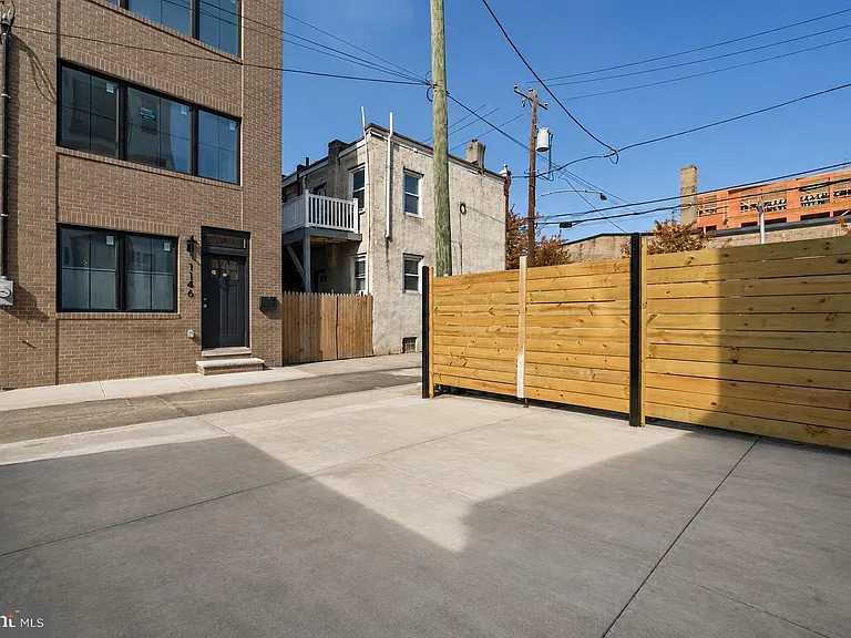 1146 N 3rd St — Photo 48