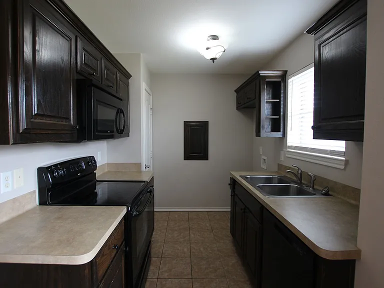 2 Bedroom Duplex for Rent in Lindale! — Photo 9