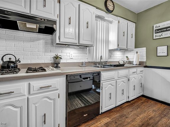 3rd image of 26601 Leslie Ave