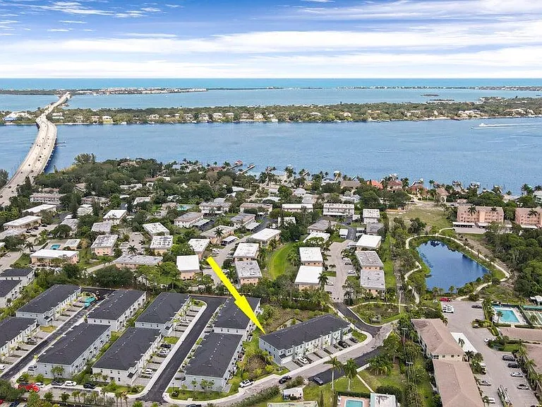1875 SE Ocean Cove Way — Photo 2