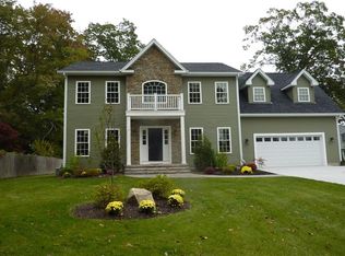 15 Dercole Dr, Cranston, RI 02920