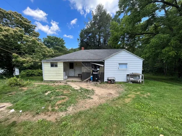 1765 Maple Fork Rd, Mount Hope, WV 25880