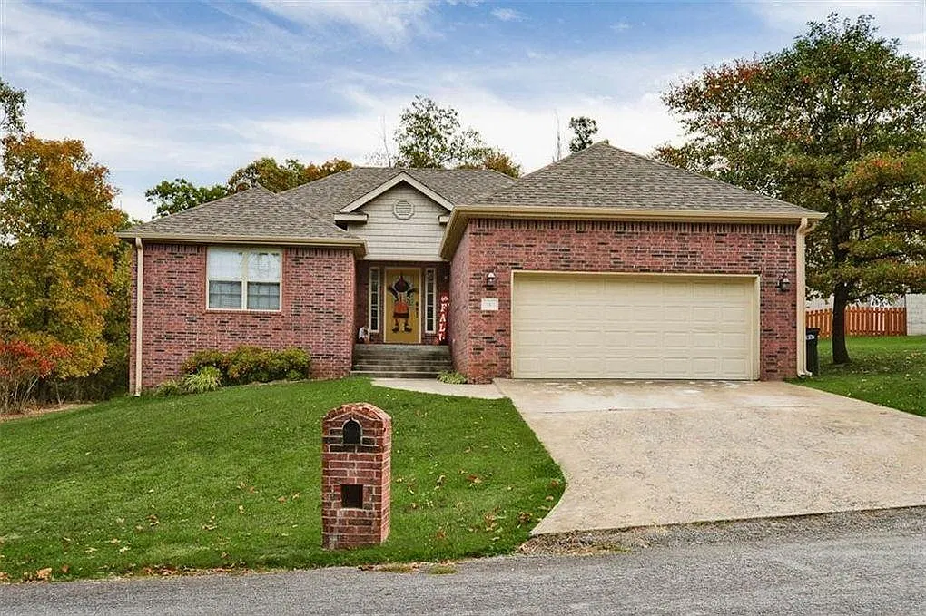 3 bed, 1566 sqft, $1,850 — Photo 1
