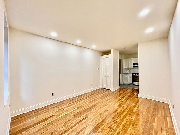 4th image of 316 E 34th St #1C1