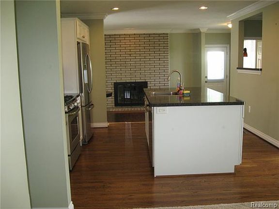 5th image of 20655 Churchill Ave