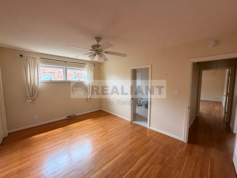 2039 Fontaine Rd — Photo 8
