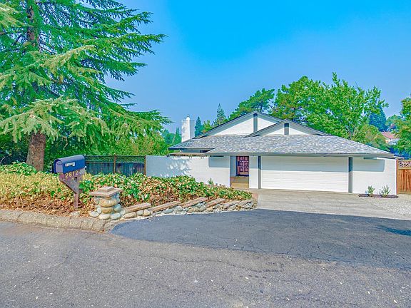 3rd image of 2812 Alhambra Dr