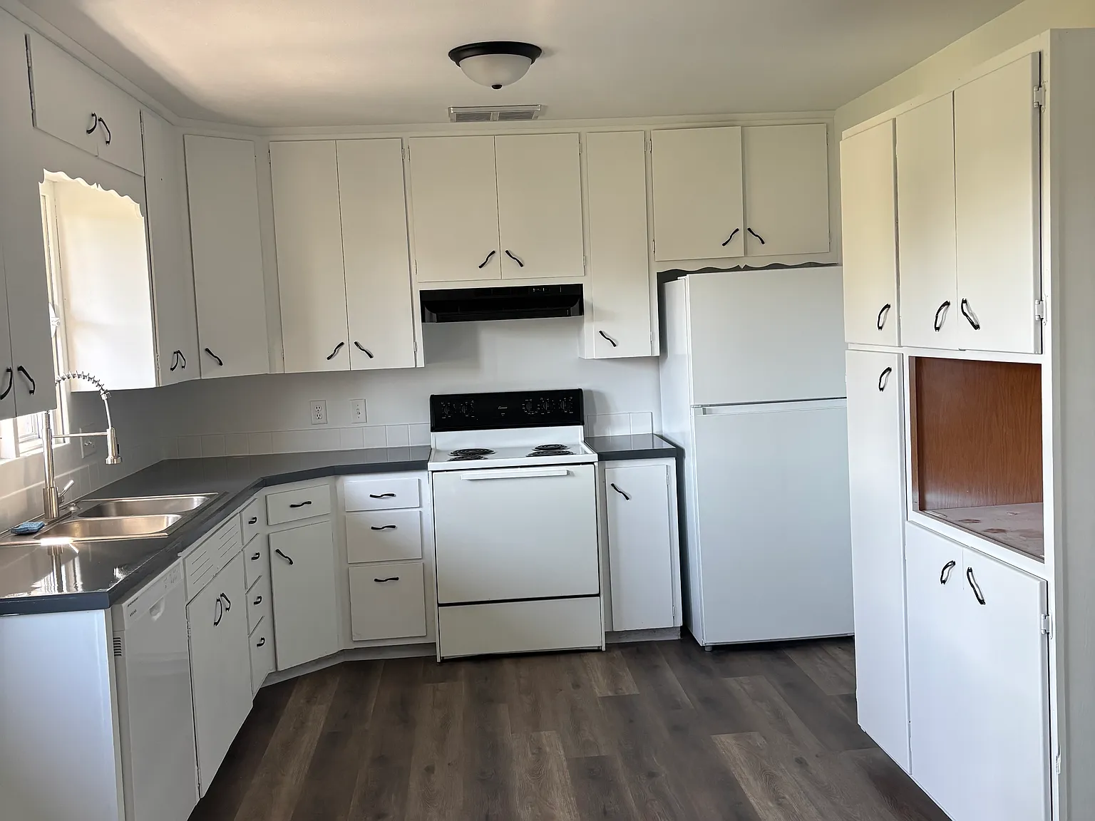 4 bed, 1.5 bath, $1,750 — Photo 2