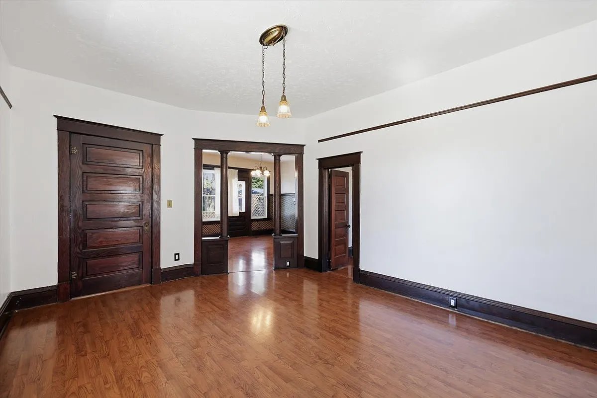 4 bed, 2104 sqft, $2,400 — Photo 4