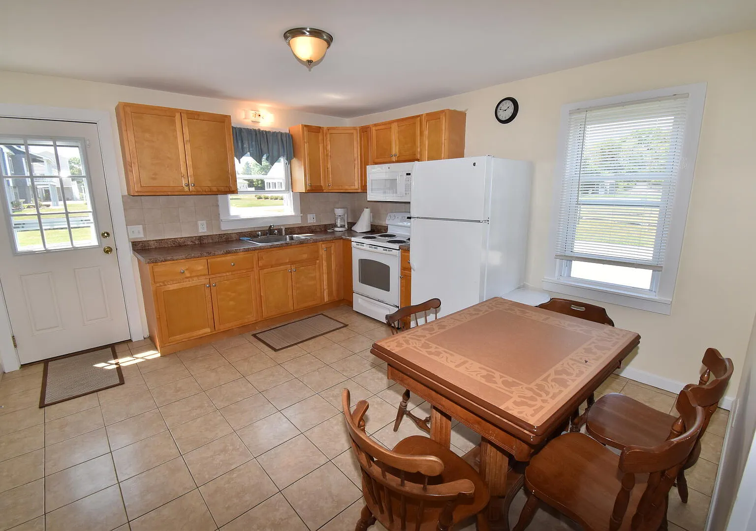 2 bed, 796 sqft, $1,750 — Photo 3