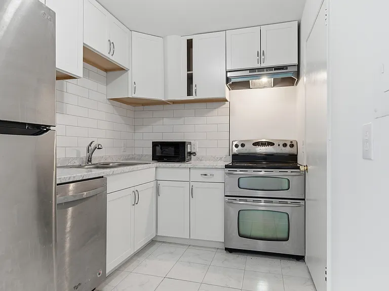 731 McPherson Dr — Photo 8