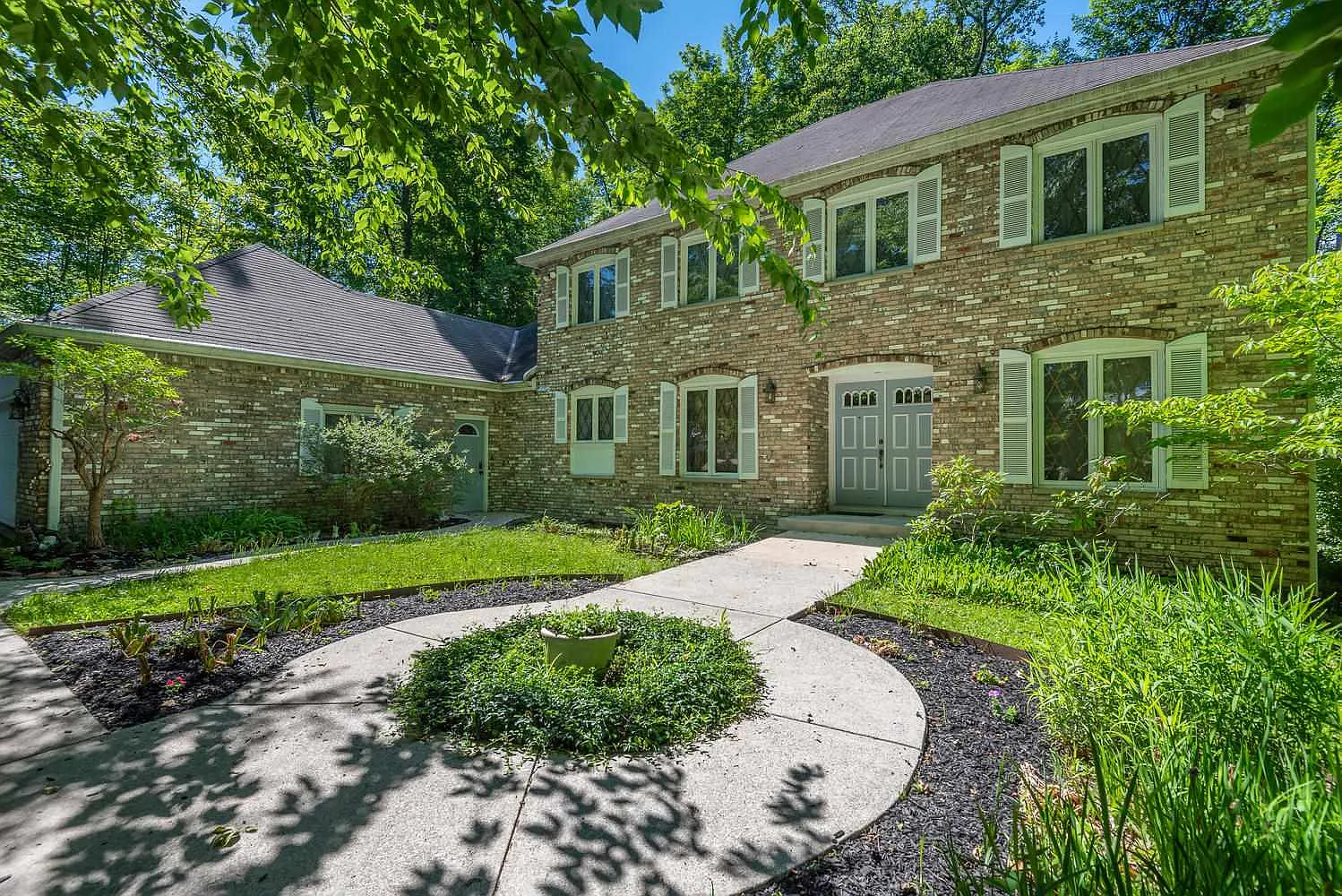 2226 E Maxwell Ln photo 1