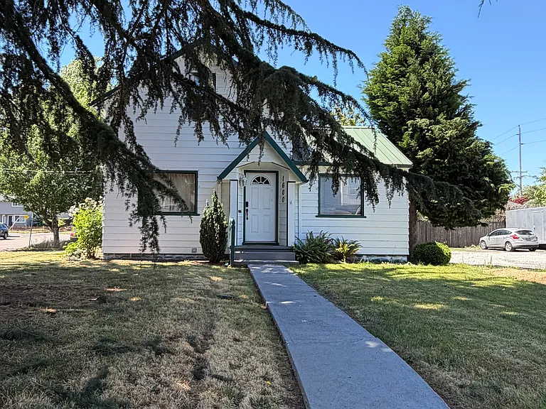 1600 Columbia St — Photo 30