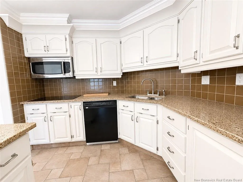 2 bed, 1.0 bath, 1310 sqft, $1,750 — Photo 2
