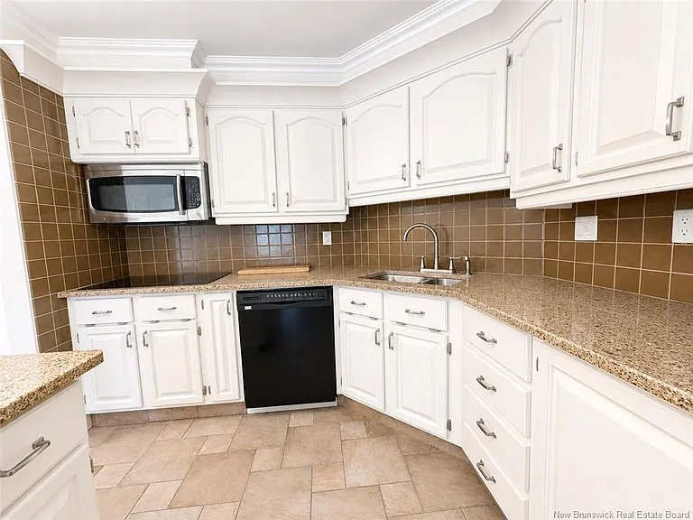 191 Queen St #206 — Photo 2