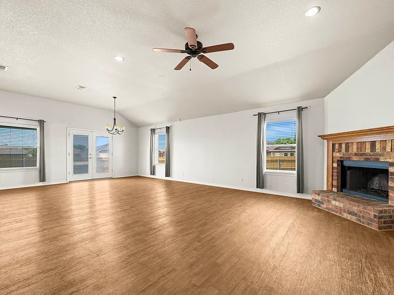 3006 Montague County Dr — Photo 8
