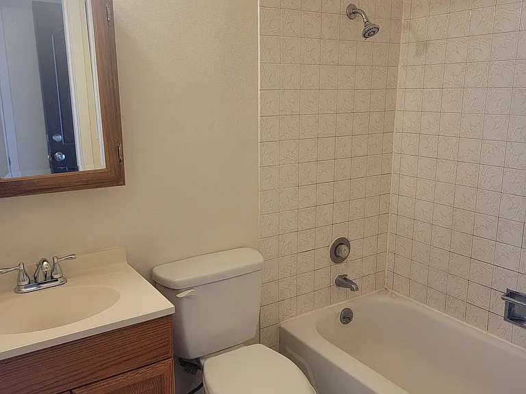2130 Hoyt Ave #2 — Photo 3