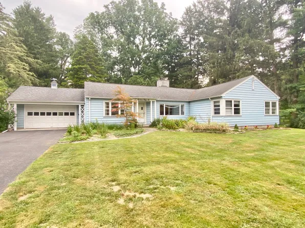 1656 Creek St, Rochester, NY 14625