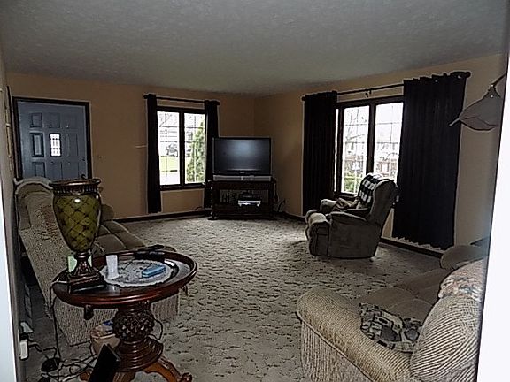 2nd image of 1039 Carter St