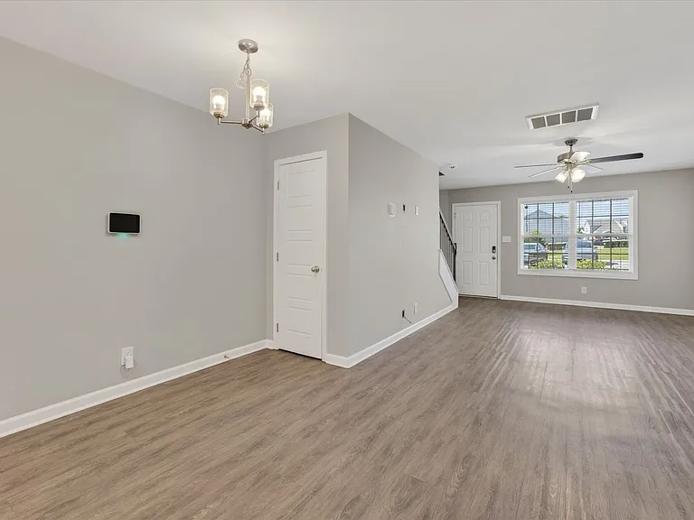 645 Stowe Ct #L — Photo 8