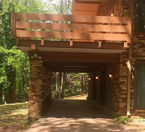 5th image of 396 Cambridge Dr