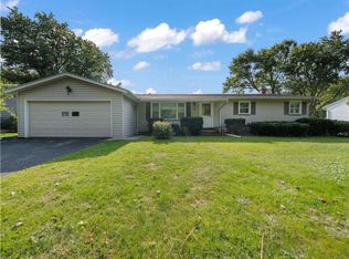 16 Sudbury Dr, Rochester, NY 14624