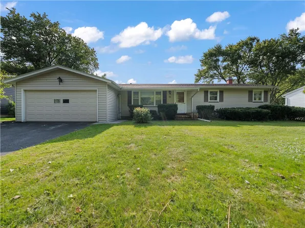 16 Sudbury Dr, Rochester, NY 14624