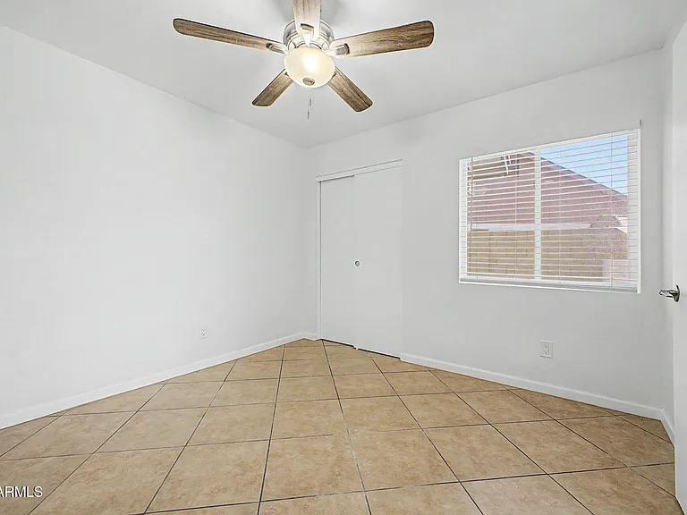 7637 W North Ln — Photo 22