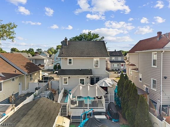 5th image of 217 Sheridan Ave