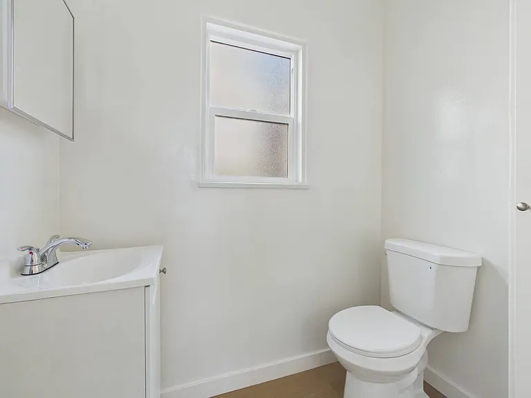 Wilcox Apartments — Photo 9