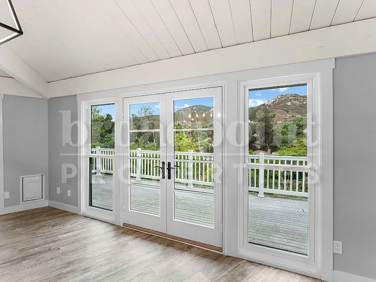 2113 Sleepy Hollow Rd — Photo 11