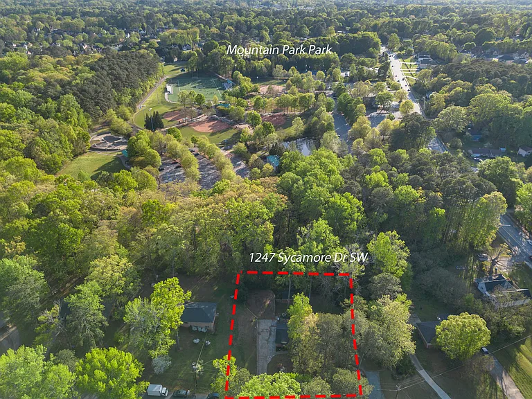 1247 Sycamore Dr — Photo 5